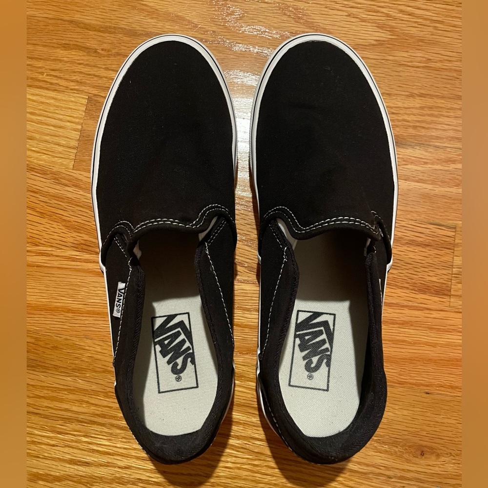 Women’s Vans Asher Slip On, size 9